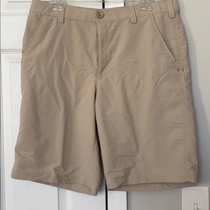 Men’s UnderArmour shorts.